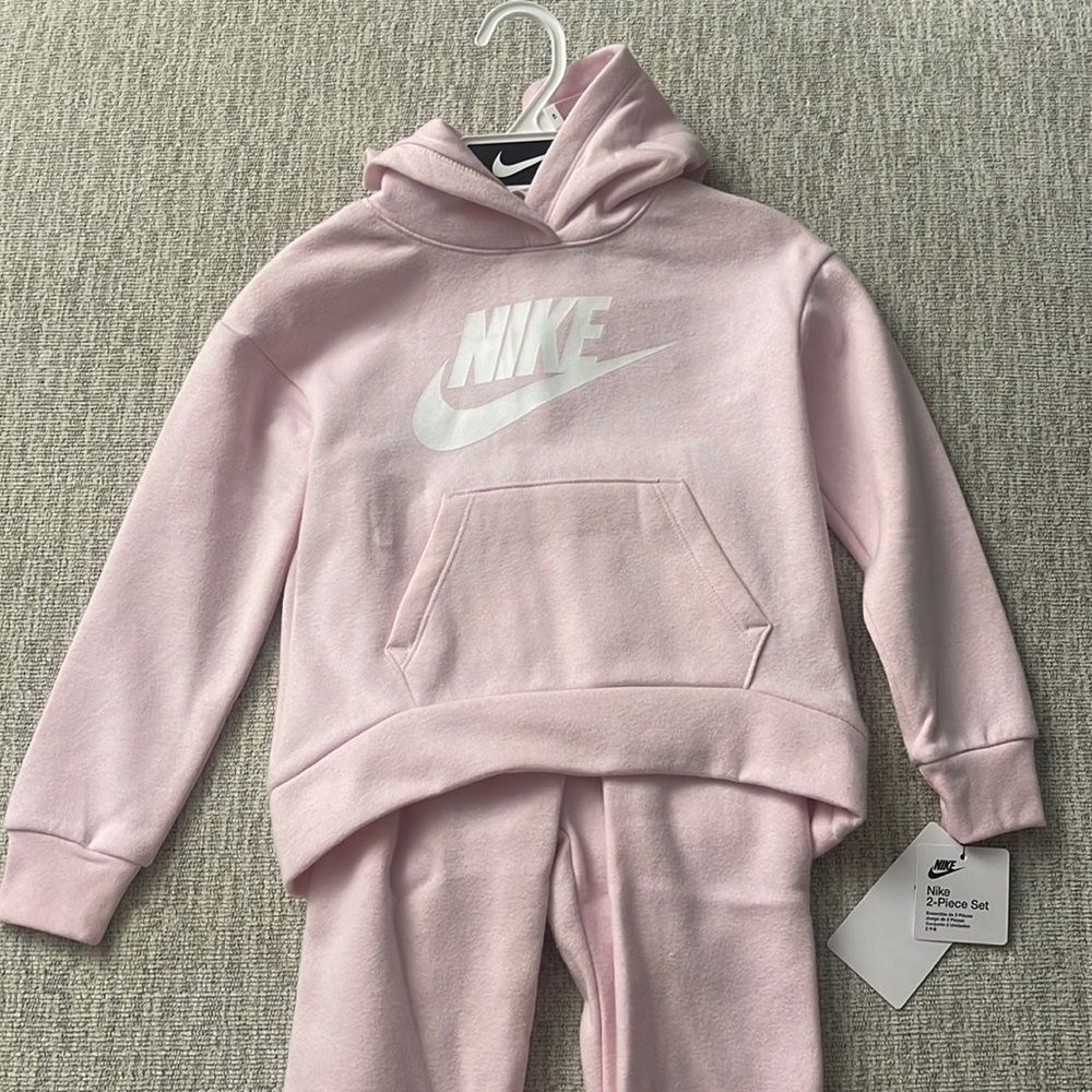 NWT Nike Girls 2 Piece Set